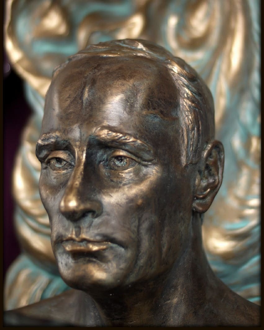 Скульптура "Владимир Путин. Десница"  Sculpture "Vladimir Putin: The Hand" 